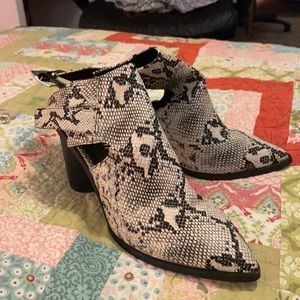 NWOT Snakeskin booties pointed toe